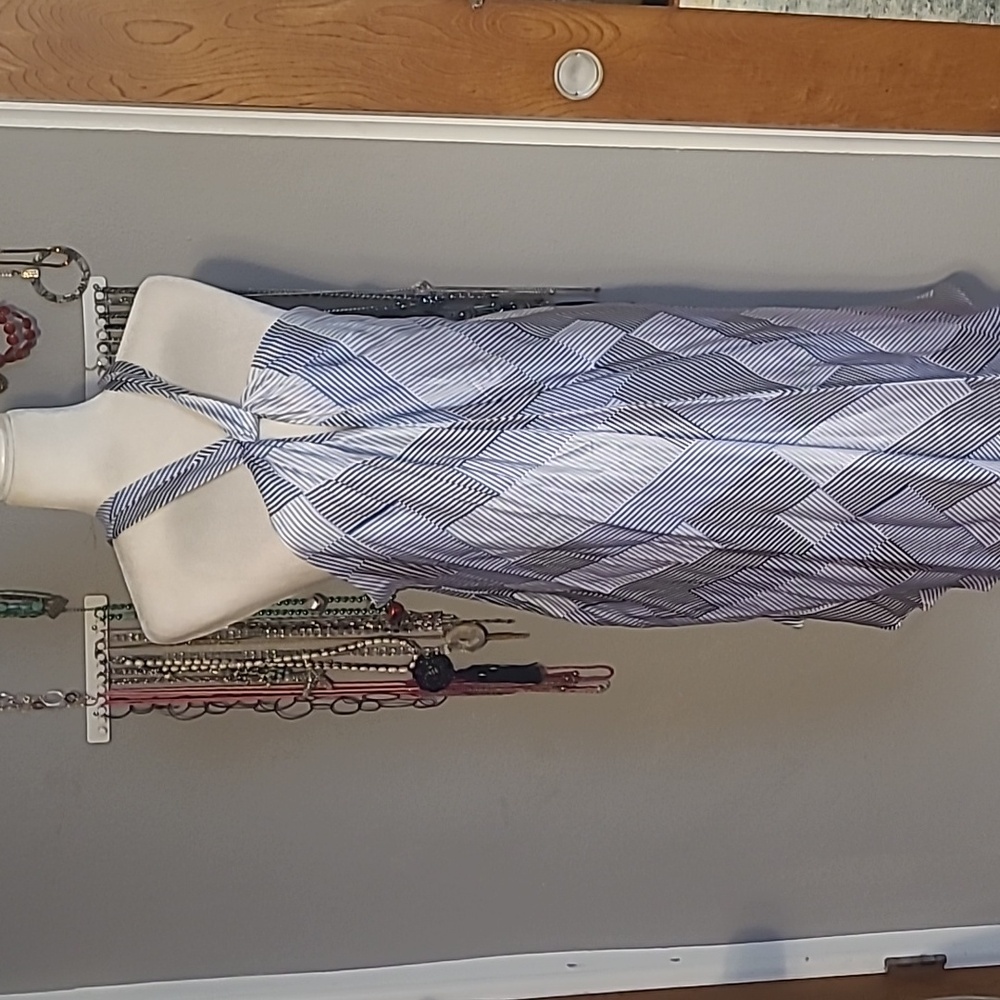 NWOT stunning silk Bananna Republic dress